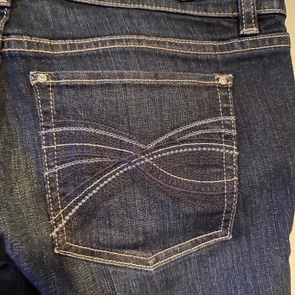 White House Black Market slim ankle capris - Picture 2 of 9